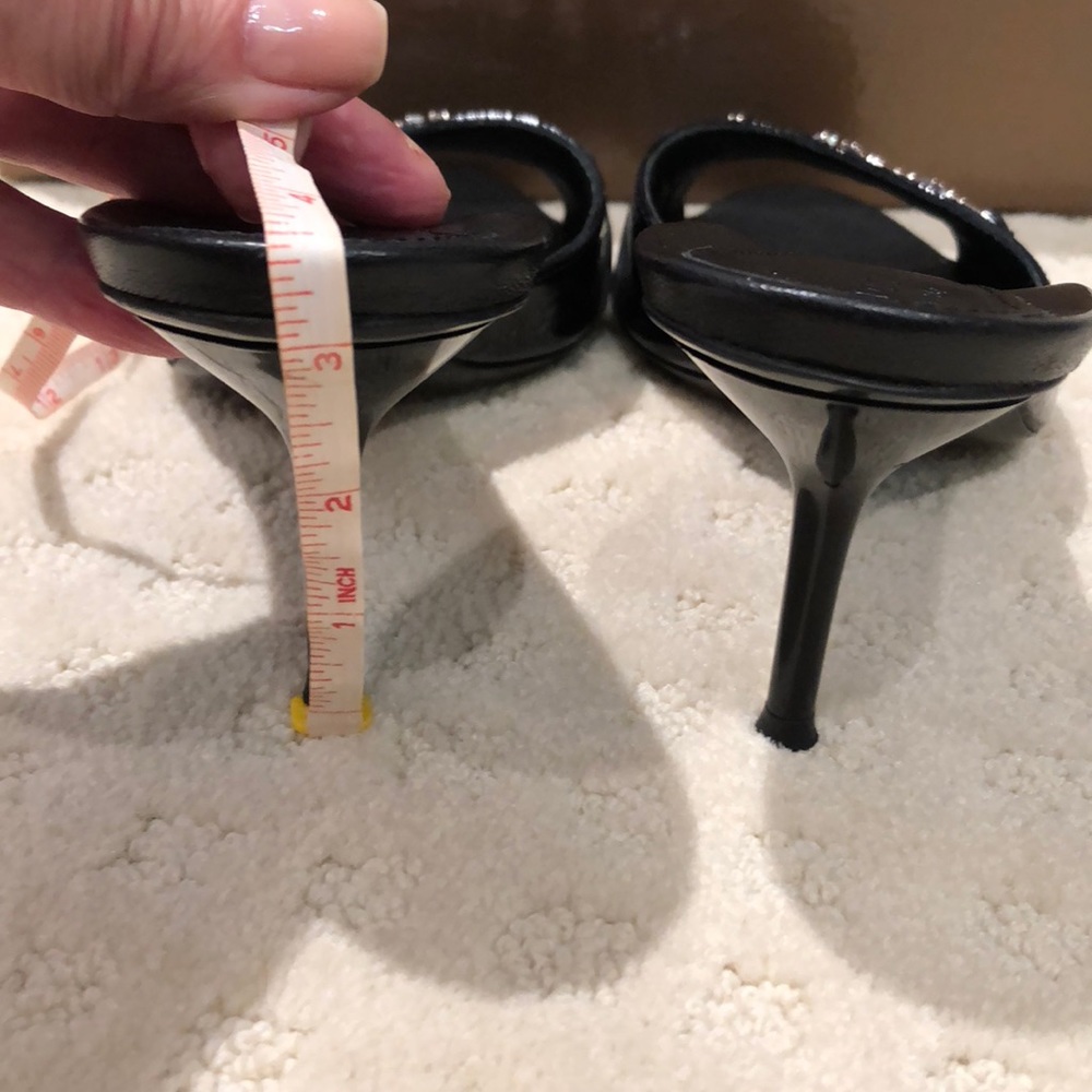 GUCCI Black Guccissima patent peeptoe mules - Picture 4 of 7